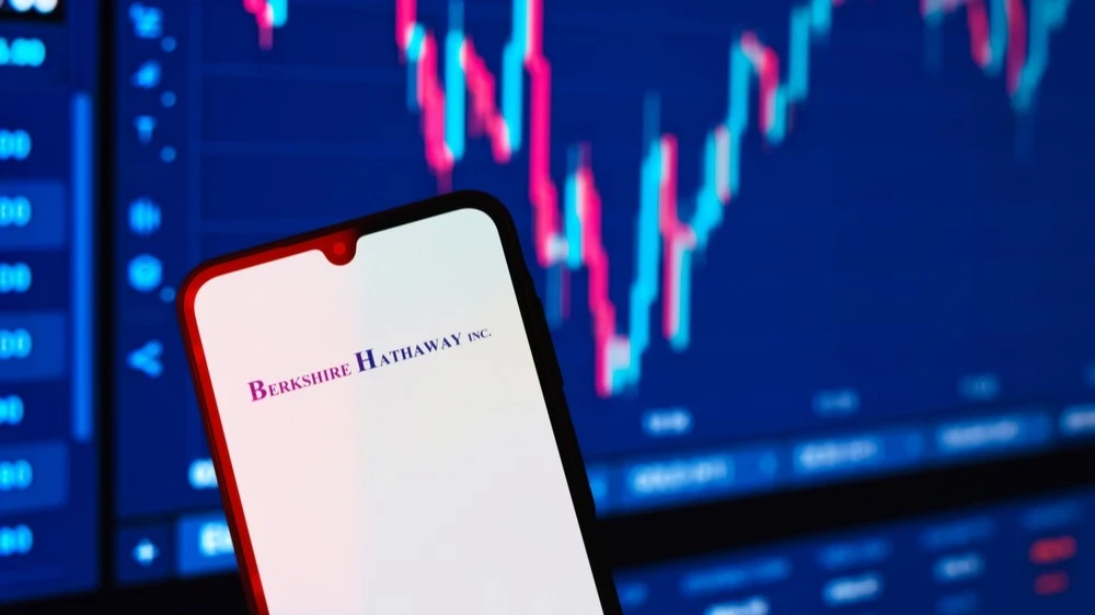 A new Berkshire Hathaway employee has purchased $2500,000 worth of Berkshire Hathaway stock / Photo: JarTee / Shutterstock.com