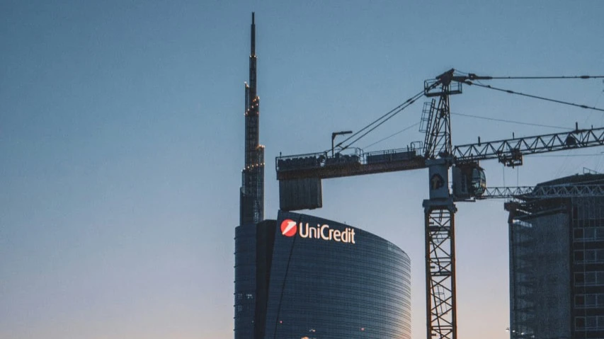 Unicredit ждет повышения ставки ЕЦБ, что положительно скажется на его доходах. Выгоду от этого могут получить и другие европейские банки. Фото: Andrea Ferrario / Unsplash.com