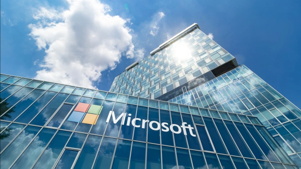 The hedge fund TCI reduced the share of Microsoft stock in its portfolio from 10% to 1%, and increased its stake in Google / Photo: LCV / Shutterstock.com