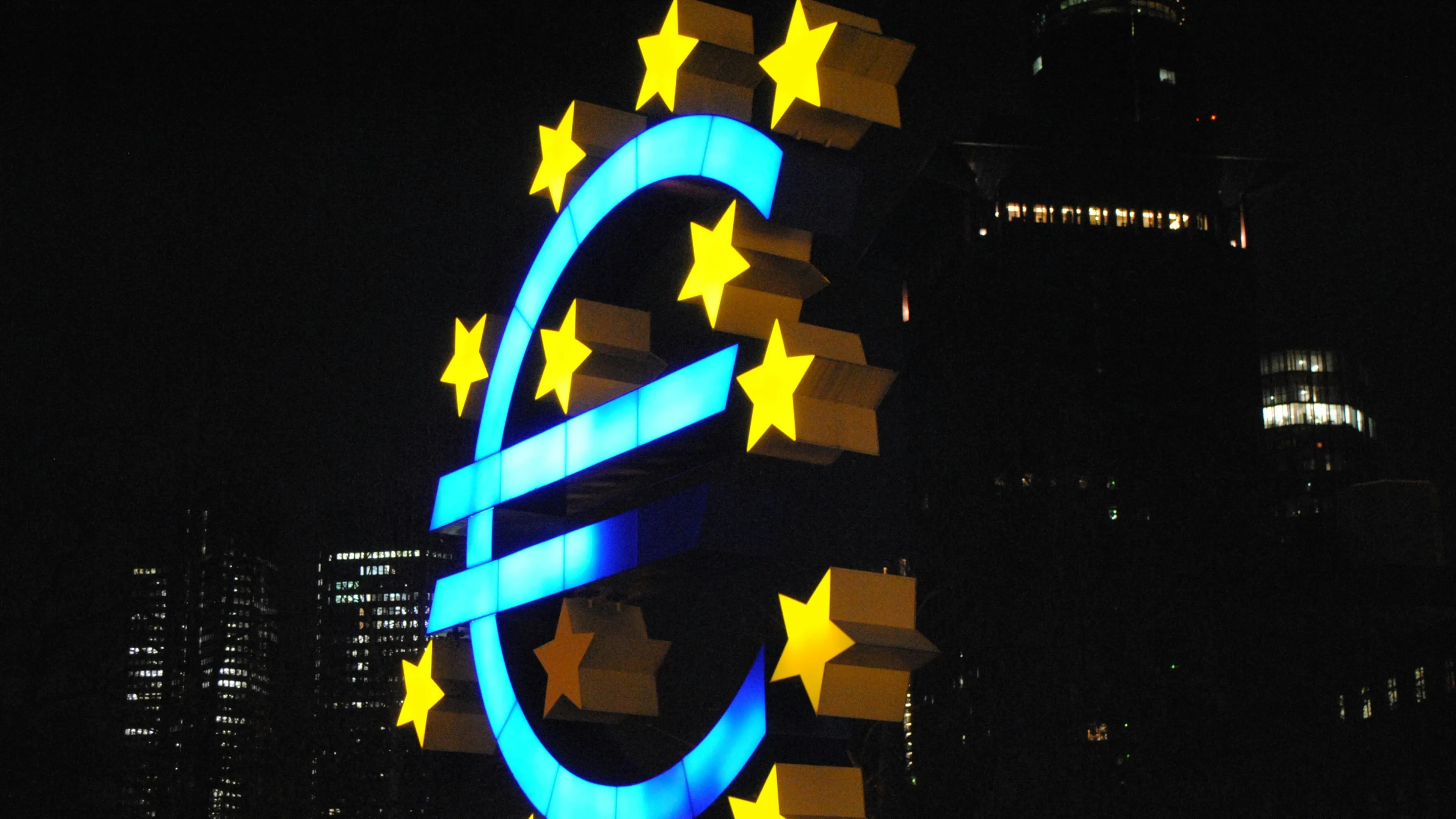 EUR 5.5 billion is allocated to launch the Eurozones digital sovereignty / Photo: Unspash.com /Tabrez Syed
