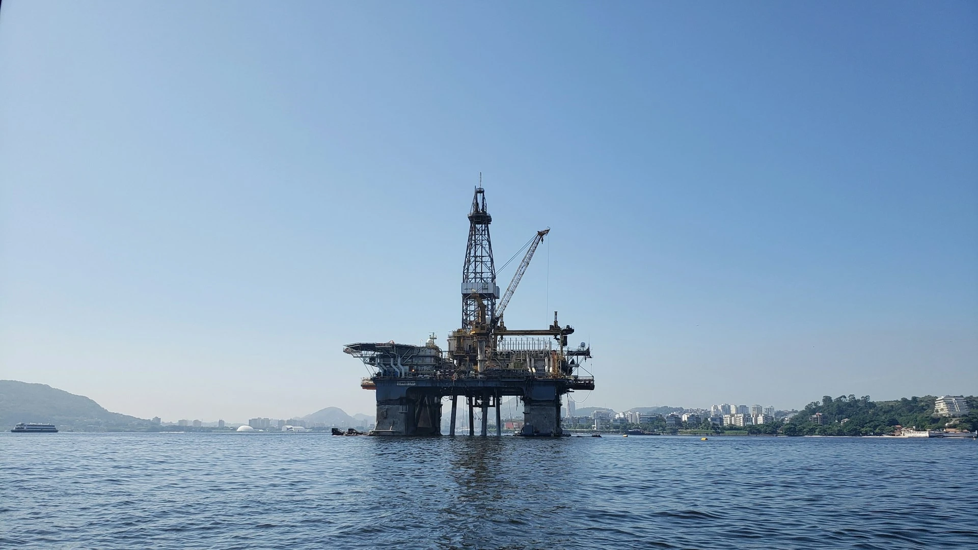 В апреле на фоне войны стоимость нефти Forties превысила рекордные уровни, предшествующие финансовому кризису 2008 года / Фото: unsplash.com / Bernardo Ferrari