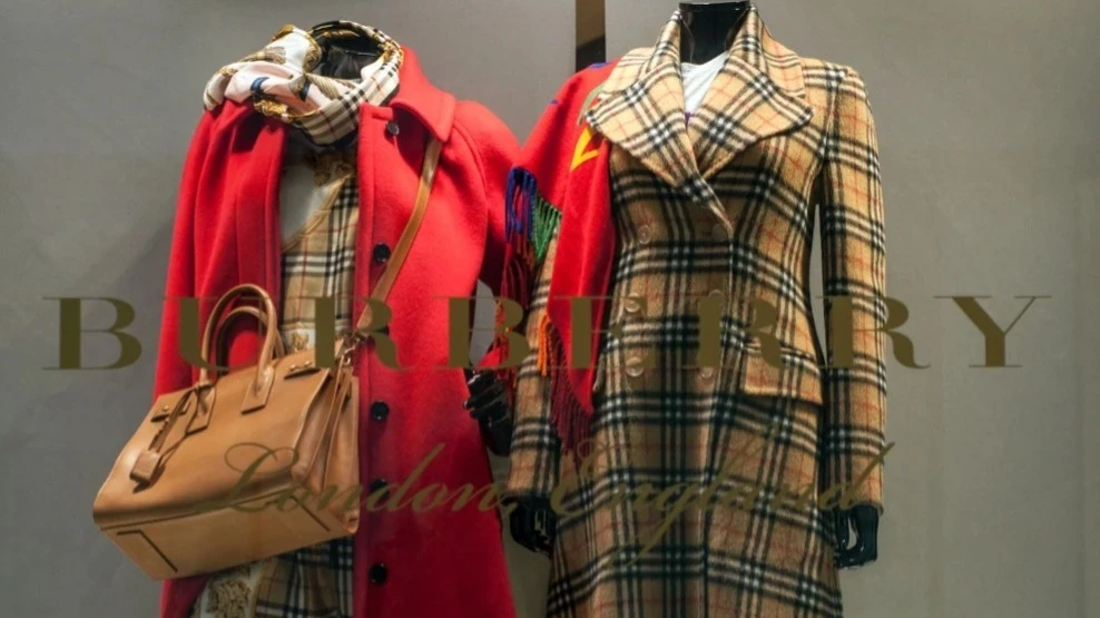 Новое руководство Burberry вернуло манекены в бутики, чтобы избавиться от атмосферы арт-галереи / Фото: NeydtStock/Shutterstock.com