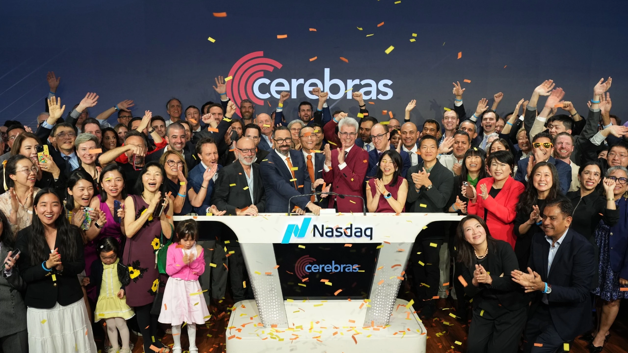 Акции чипмейкера Cerebras взлетели после старта торгов на 80% / Фото: X / Cerebras