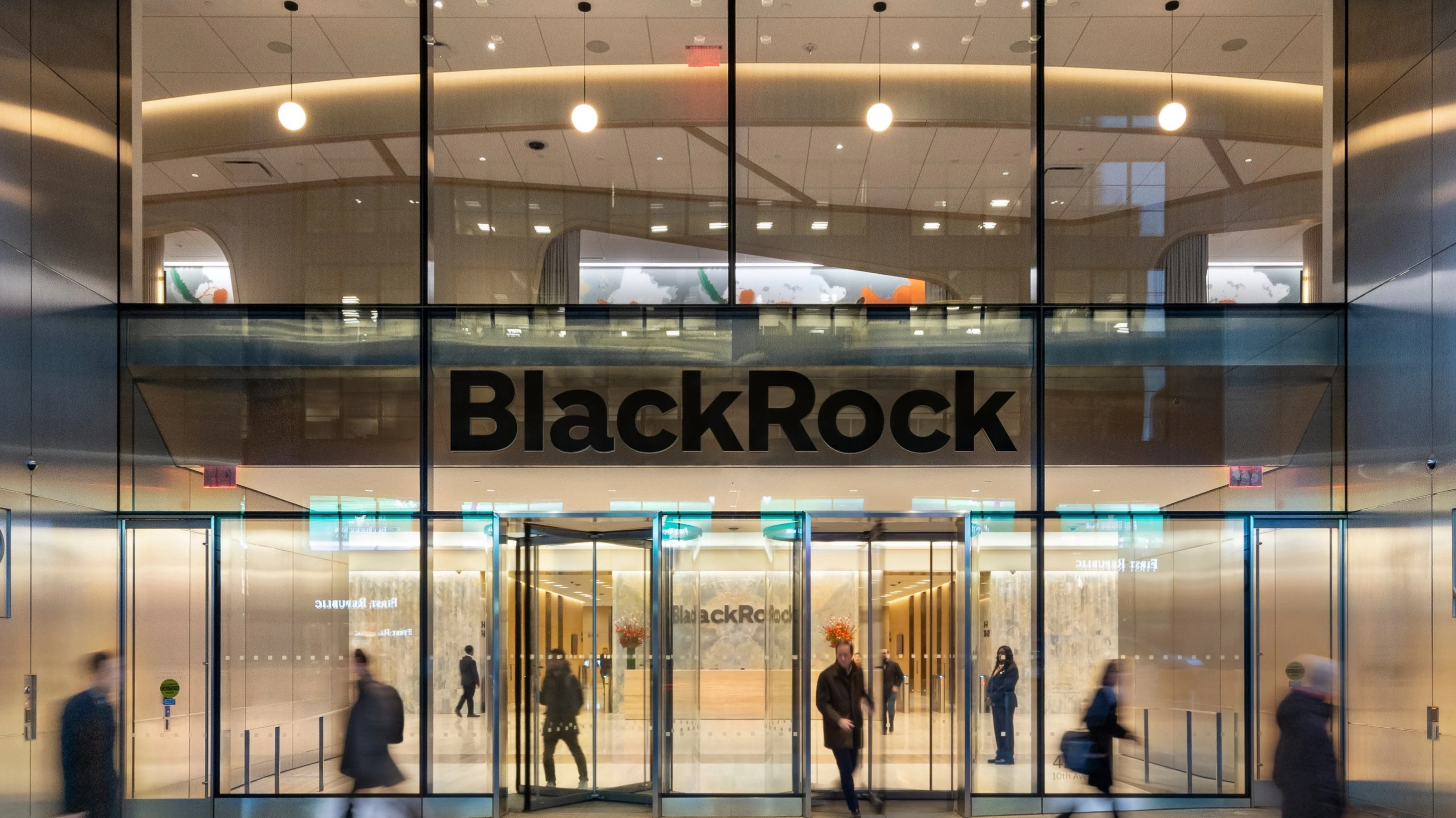 Инвесткомпания BlackRock выводит средства из азиатских чипмейкеров и рекомендует вкладываться во французские акции / Фото: X / BlackRock