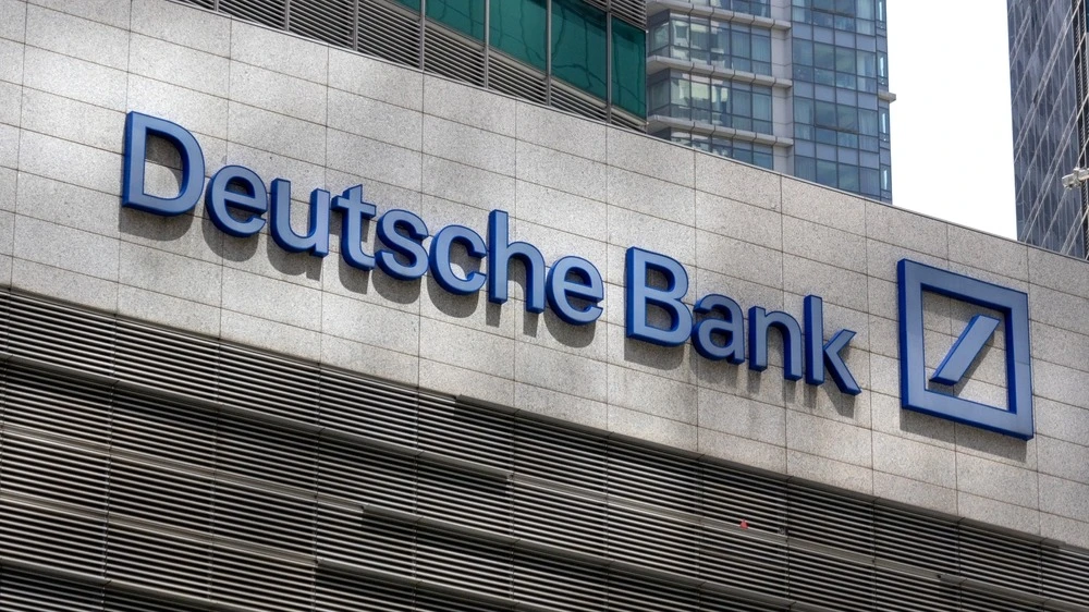 Deutsche Bank был оштрафован британским регулятором на 165 тыс. фунтов стерлингов из-за нарушений санкционного режима / Фото: Shutterstock.com / Tang Yan Song