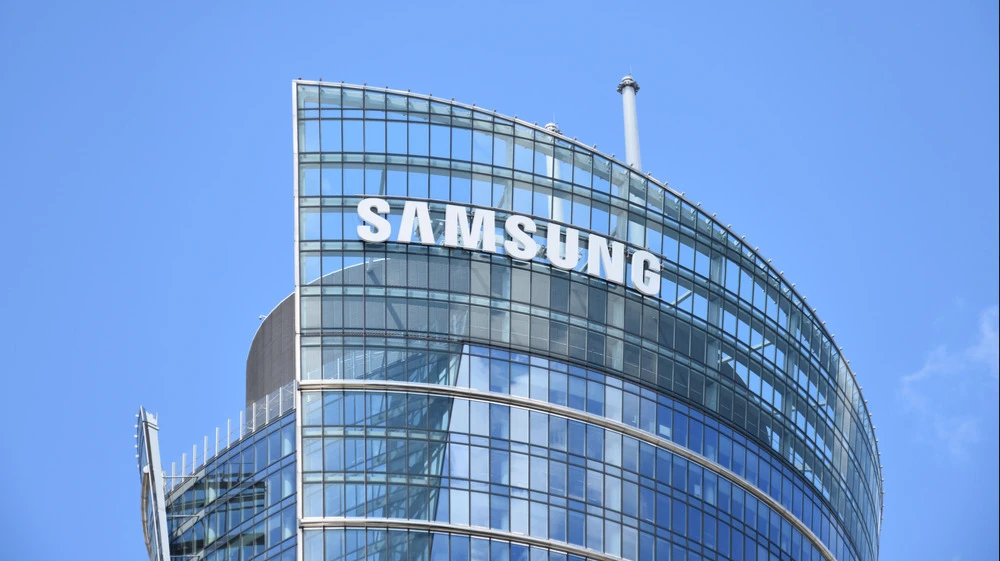 Samsungs outage could disrupt electronics manufacturers supply chains / Photo: OleksSH / Shutterstock.com