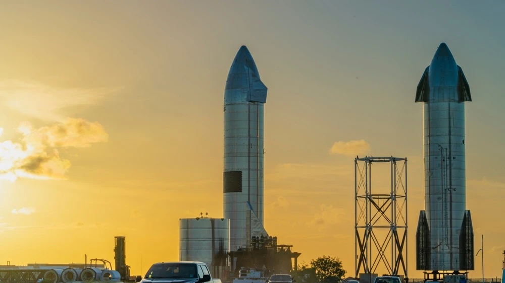 SpaceX said its strategy relies heavily on its Starship reusable launch vehicle development program / Photo: luckyluke007 / Shutterstock.com