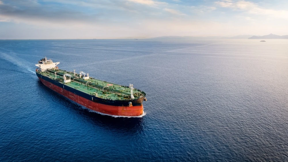 Oil prices rose sharply after the head of Iran said that enriched uranium should remain in the country / Photo: Sven Hansche / Shutterstock.com
