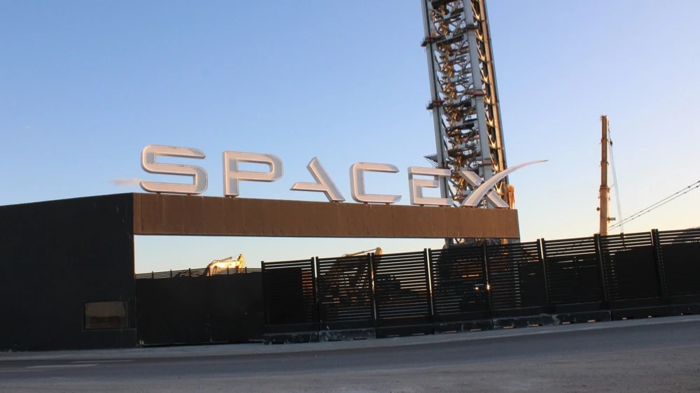 Аэрокосмическая компания SpaceX за несколько секунд до старта отменила запуск ракеты. Фото: Findaview/Shutterstock