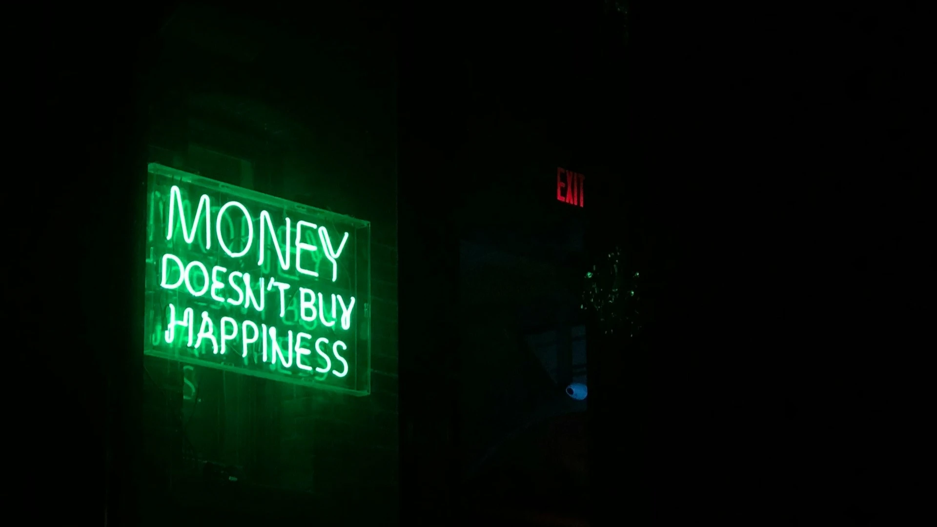 The amount of more than $75 thousand no longer has a significant positive impact on the subjective sense of well-being of its owner. Photo: Morica Pham / Unsplash.com