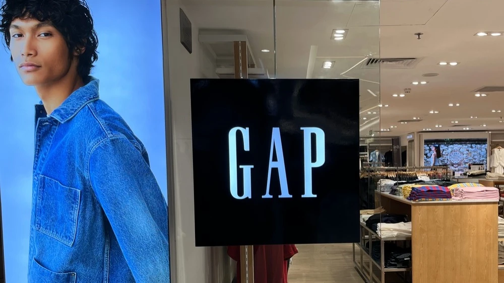 За последние 12 месяцев акции Gap потеряли почти 18% стоимости, тем не менее большинство аналитиков, следящих за компанией, советуют их покупать / Фото: Mariia Ploshikhina / Shutterstock.com