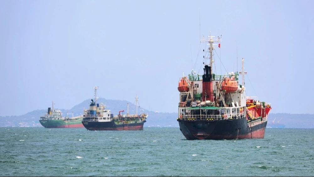 United States and Iran reach agreement in principle to resume shipping in the Strait of Hormuz - NYT / Photo: somkanae sawatdinak / Shutterstock