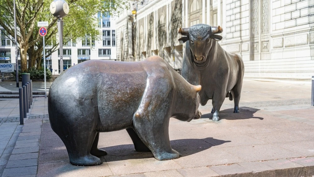 European companies remain cheaper than their US counterparts despite the AI boom and accelerating digital transformation, says Francesco Bergamini / Photo: Andrea Chiozzi / Shutterstock.com