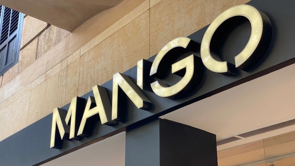 Jonathan Andik stepped down as vice chairman of Mangos board of directors due to an investigation into the circumstances surrounding his fathers death / Photo: Shutterstock.com / Tetyana_Pidkaluyk