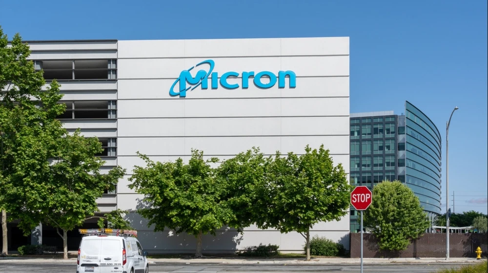 High-Bandwidth Memory (HBM) manufacturers capitalization rose above $1 trillion due to strong demand for AI chips / Photo: JHVEPhoto / Shutterstock.com