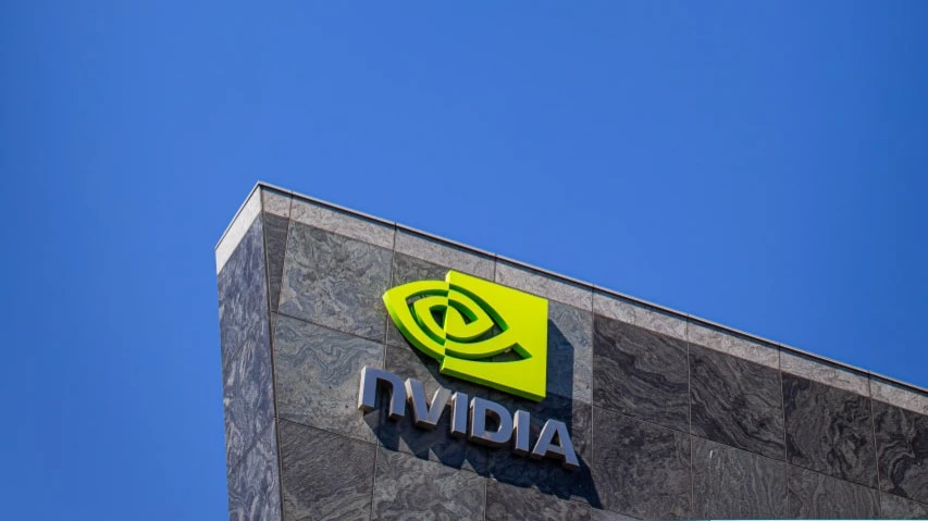 Nvidia сообщила о выходе на рынок процессоров для персональных компьютеров, поддержав акции сектора софта / Фото: bluestork / Shutterstock.com