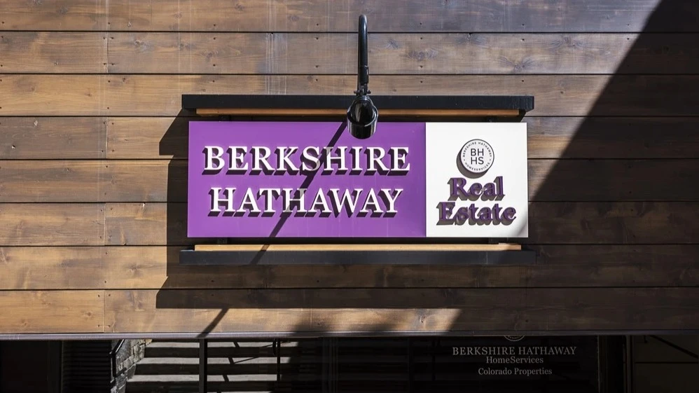 Berkshire Hathaway has been investing in the U.S. real estate sector for decades / Photo: Andriy Blokhin/Shutterstock.com