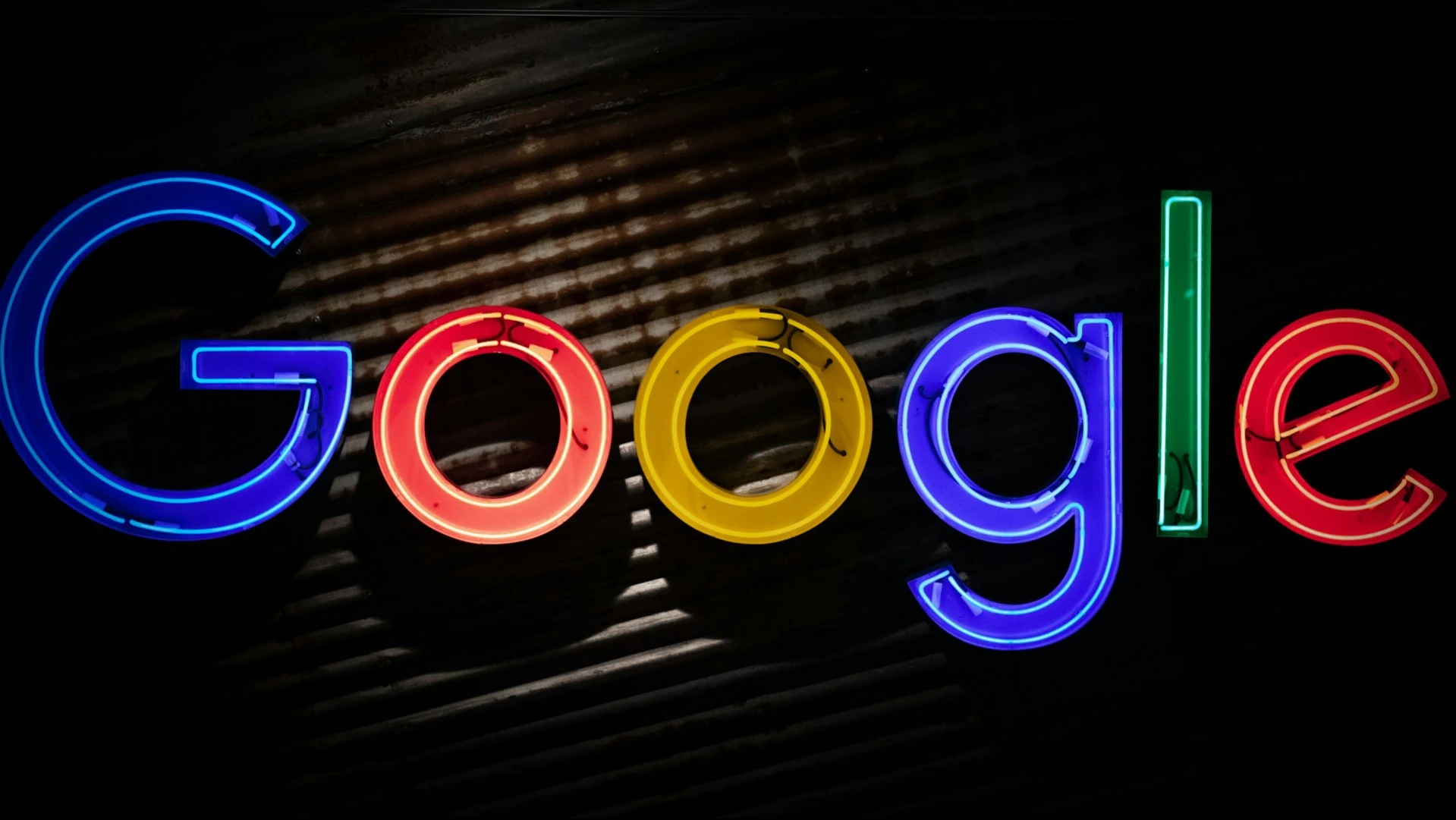 Alphabet, холдинговая компания Google, решила привлечь до $80 млрд / Фото: Unsplash/Mitchell Luo