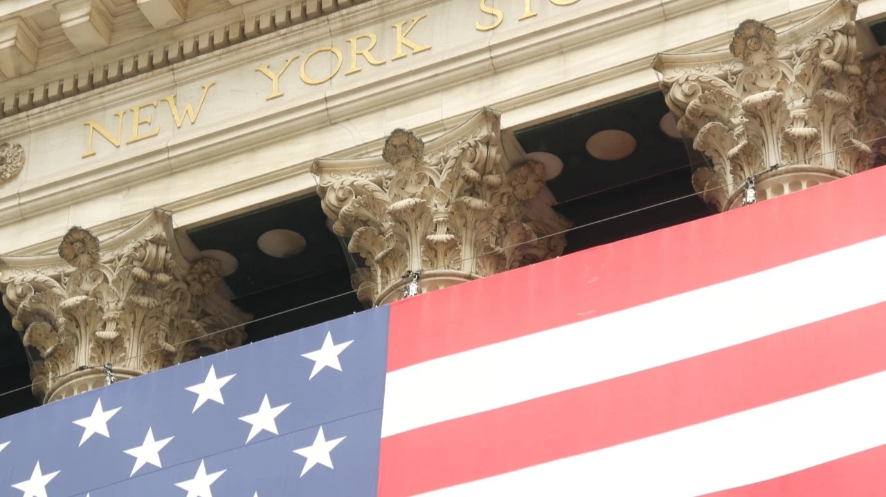 The market continues to put inflationary expectations into prices due to the US-Iran war / Photo: Dogora Sun / Shutterstock.com