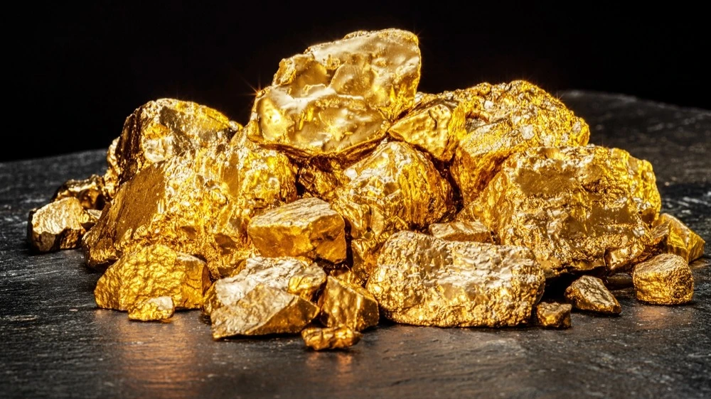 Gold displaces the dollar: the metal has become the worlds main reserve asset / Photo: Valentyn Volkov / Shutterstock.com