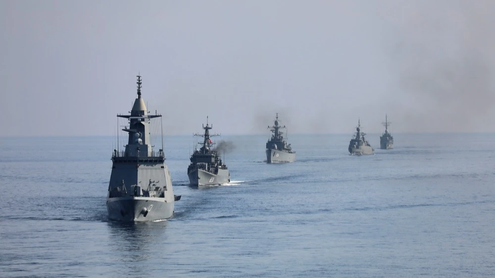 The US military reported intercepting several Iranian ballistic missiles and drones and retaliating / Photo: somkanae sawatdinak / Shutterstock.com
