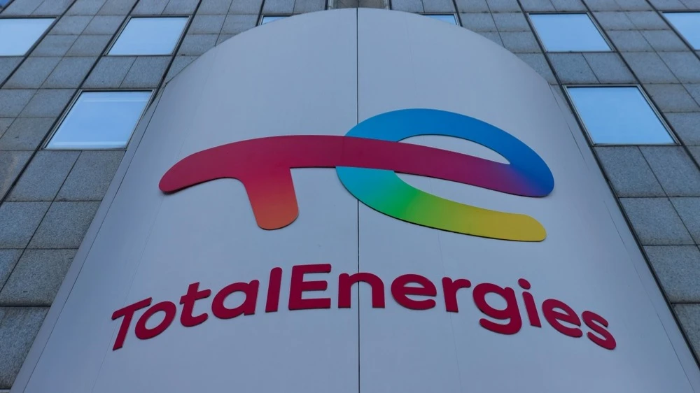 Французская TotalEnergies получила разрешение Кремля на выход из «Арктик СПГ 2» / Фото: Petr Kovalenkov / Shutterstock