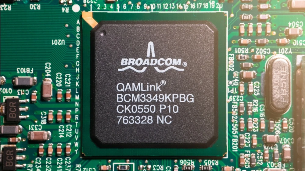 Прогноз Broadcom по продажам ИИ-чипов на квартал и год оказались ниже ожиданий Уолл-стрит / Фото: ViStock / Shutterstock.com