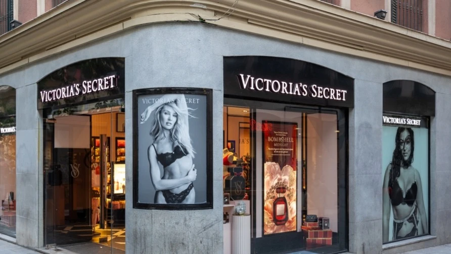 Выручка Victoria’s Secret за первый квартал 2026 финансового года увеличилась на 15%, превысив ожидания аналитиков / Фото: Azulblue / Shutterstock.com