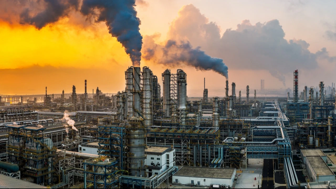 Brent crude oil prices rose above $97 a barrel after Iran and Israel exchanged blows / Photo: ABCDstock / Shutterstock.com