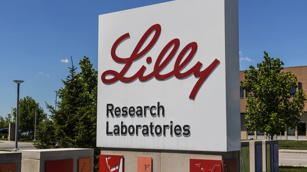 Новый препарат Eli Lilly от ожирения привел к снижению веса более чем на четверть / Фото: Jonathan Weiss / Shutterstock.com