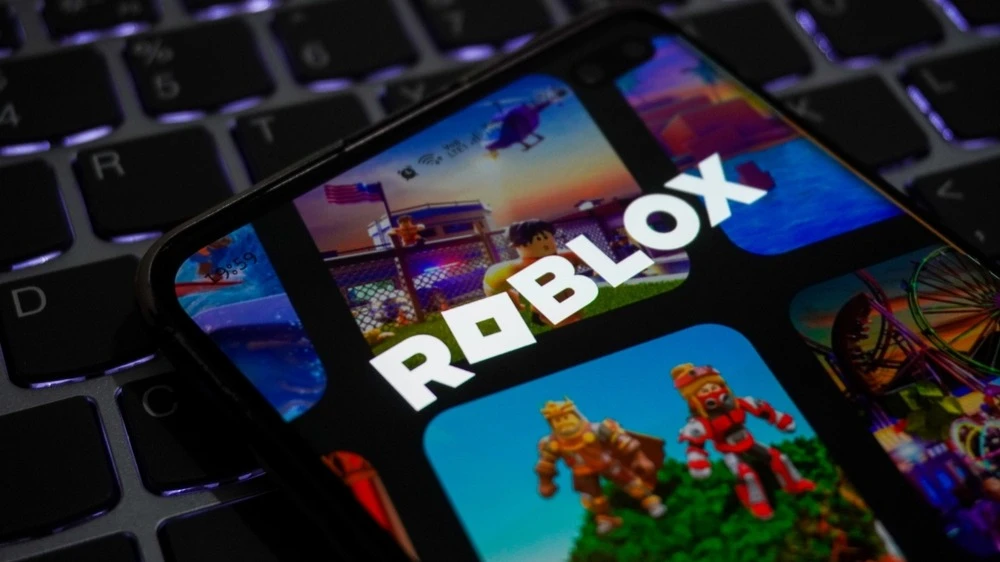 Roblox shares rose after news of a possible unblocking of the platform in Russia / Photo: Shutterstock.com/mitagalihs
