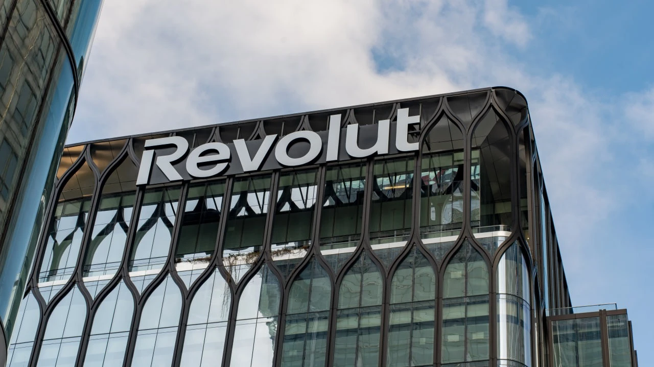 Revolut столкнулся с ужесточением контроля ЕЦБ / Фото: WD Stock Photos / Shutterstock.com