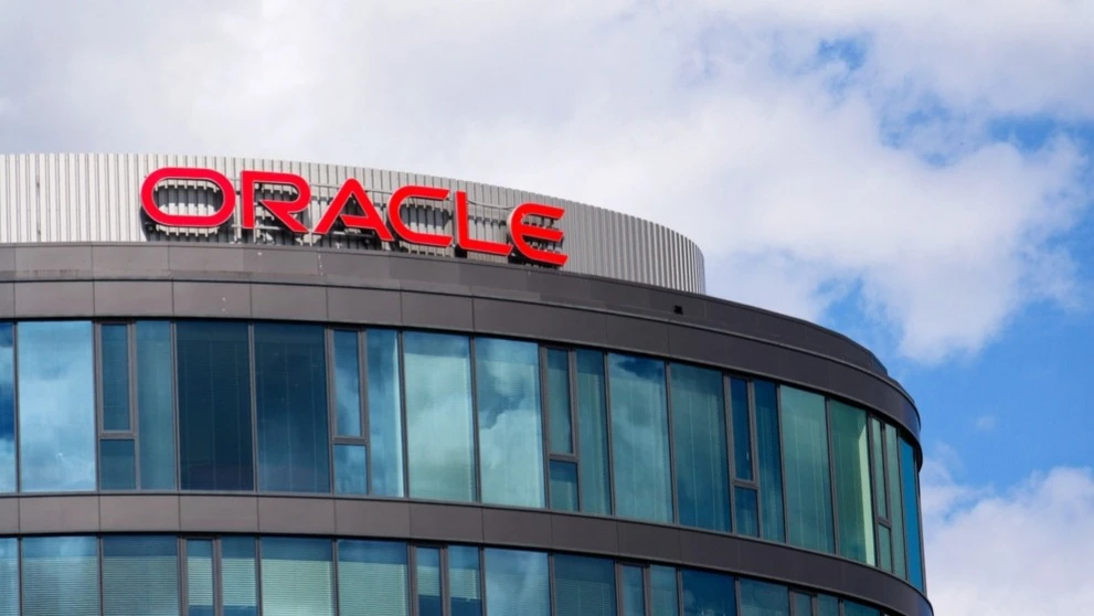 Investors are worried about Oracles rising debt / Photo: josefkubes / Shutterstock.com