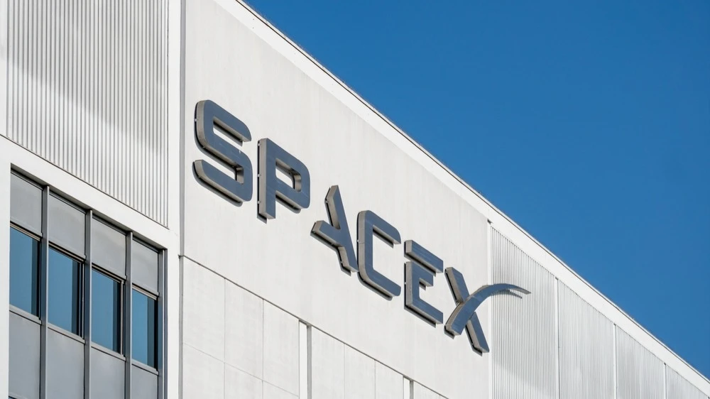 SpaceX offered 555.6 million shares at $135 / Photo: Wirestock Creators / Shutterstock.com