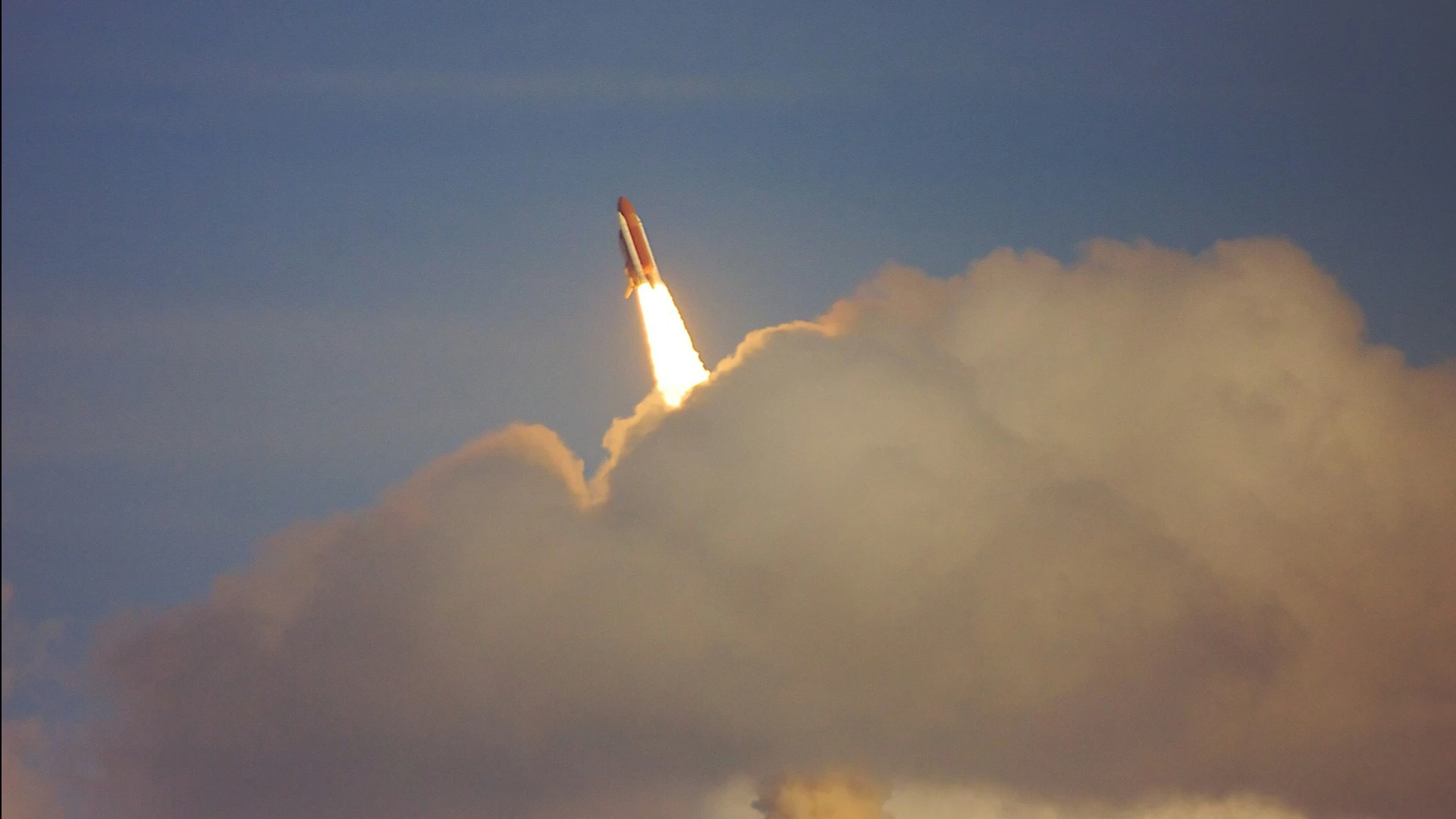 One of the additional market drivers today will be the expected debut of SpaceX on NASDAQ under the ticker SPCX / Photo: Kurt Cotoaga / unsplash