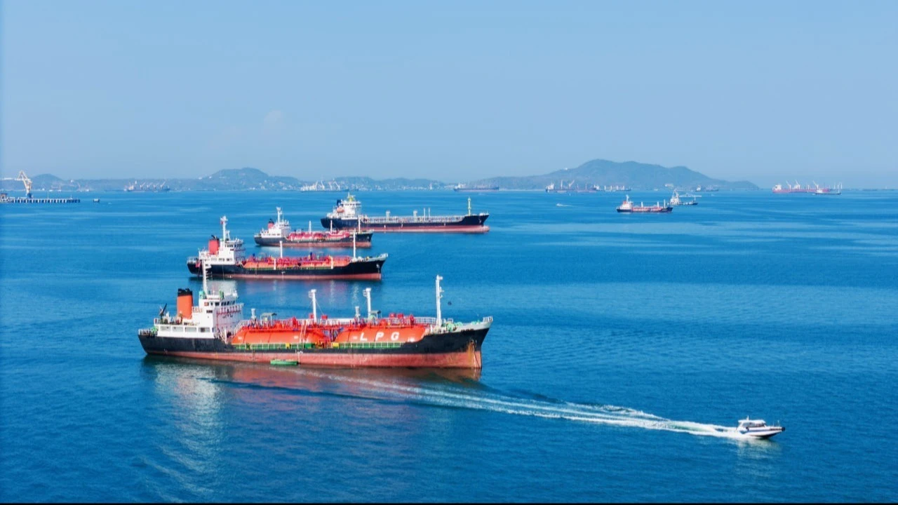 An agreement to resume traffic in the Strait of Hormuz could be signed as early as this Sunday / Photo: GreenOak / Shutterstock.com