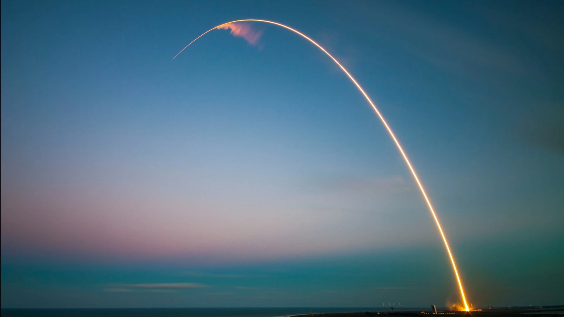 Всего акции SpaceX отслеживают уже четыре аналитика Уолл-стрит / Фото: SpaceX / unsplash