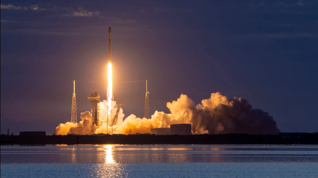 Some analysts cant justify SpaceXs value above $1.3 trillion, while others think its stock is a good long-term investment / Photo: X / SpaceX