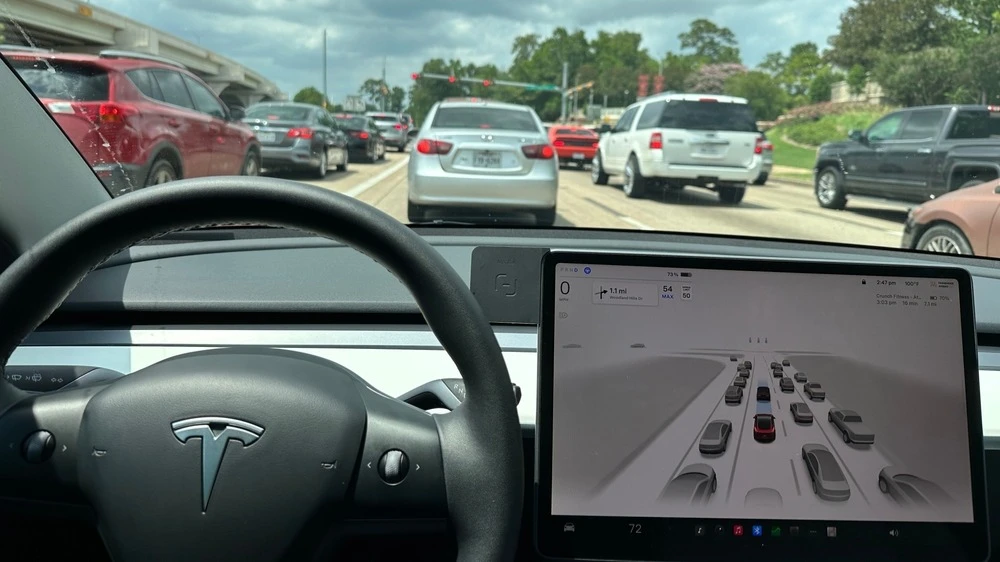 In an effort to gain approval for its driver-assistance systems, Tesla presented statistics to European regulators that independent experts have called “misleading marketing” / Photo: Brian Gallegos / Shutterstock