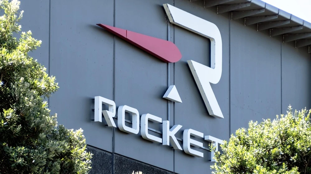 KeyBanc Capital Markets has upgraded its ratings for the space companies Rocket Lab and Firefly / Photo: Shutterstock.com / Emagnetic