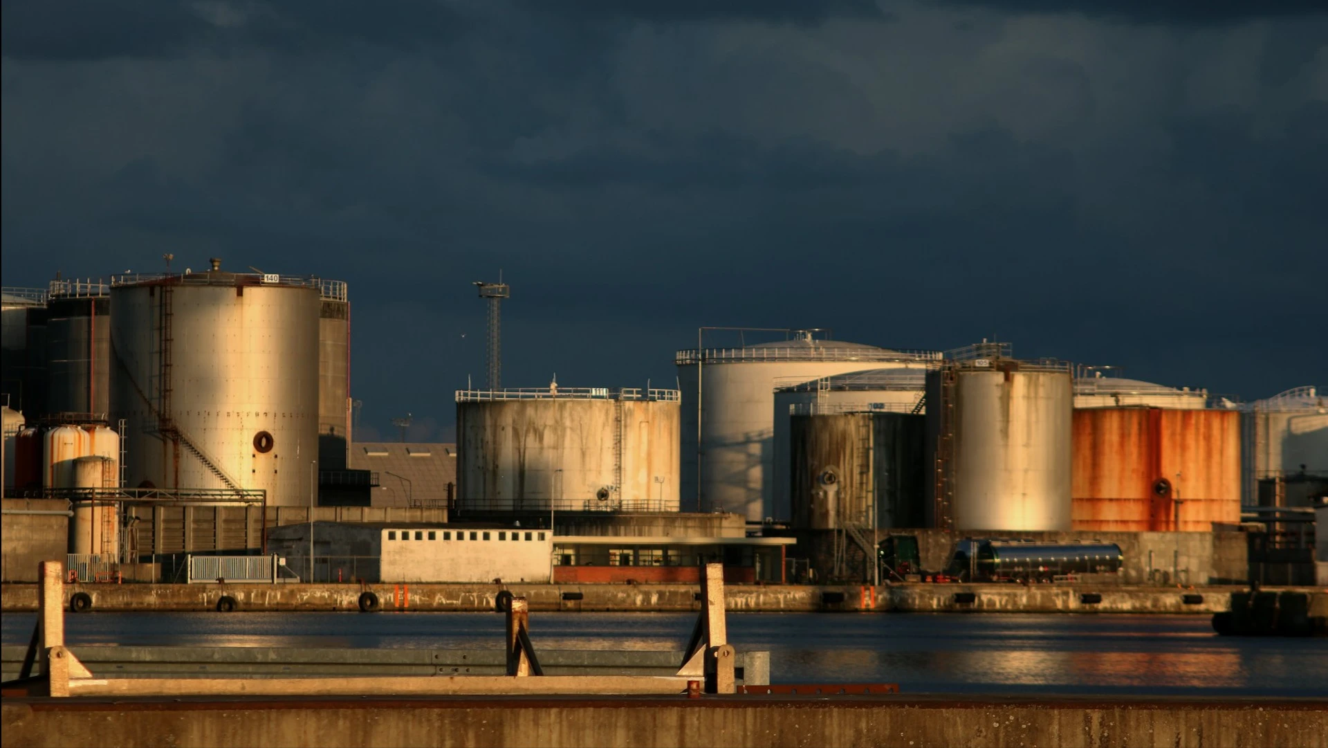 U.S. strategic oil reserves have fallen to 340.3 million barrels / Photo: Unsplash/Alex Waldbrand