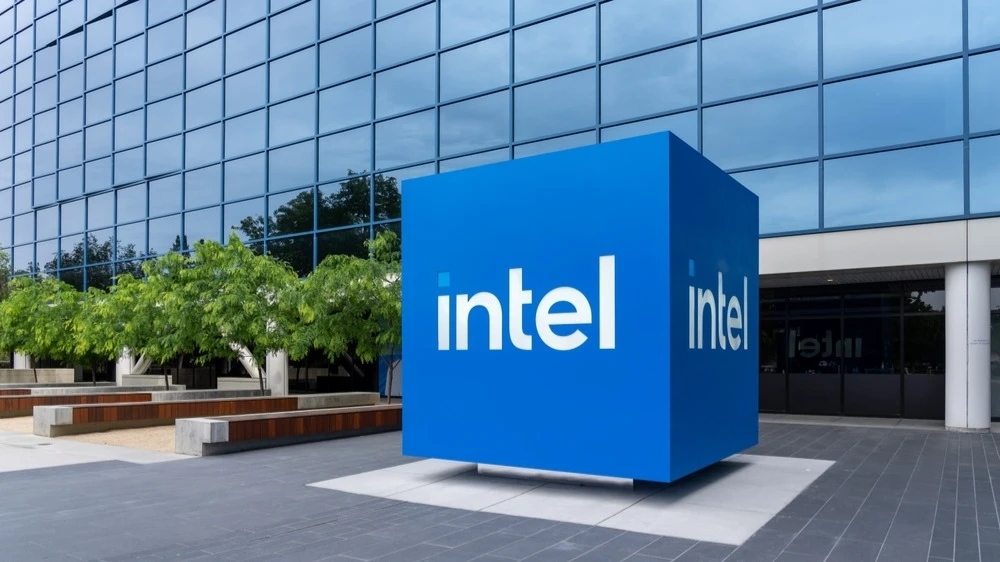 Американский чипмейкер Intel запустил производство на своем самом передовом техпроцессе / Фото: JHVEPhot/Shutterstock.com