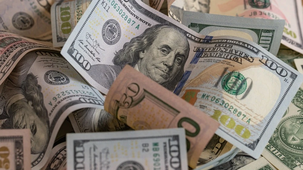 Global investors are flocking back to the U.S. dollar. Photo: Ruslan Lytvyn/Shutterstock