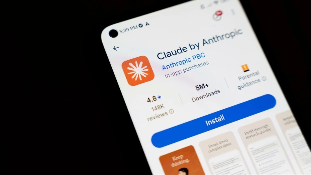 ИИ-стартап Anthropic, создавший чат-бота Claude, 1 июня подал конфиденциальную заявку на IPO в США / Фото: daily_creativity / Shutterstock.com