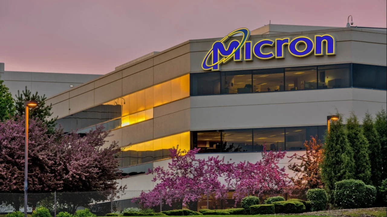 Microns earnings report will show investors whether the memory market still has potential for further growth / Photo: Charles Knowles / Shutterstock.com