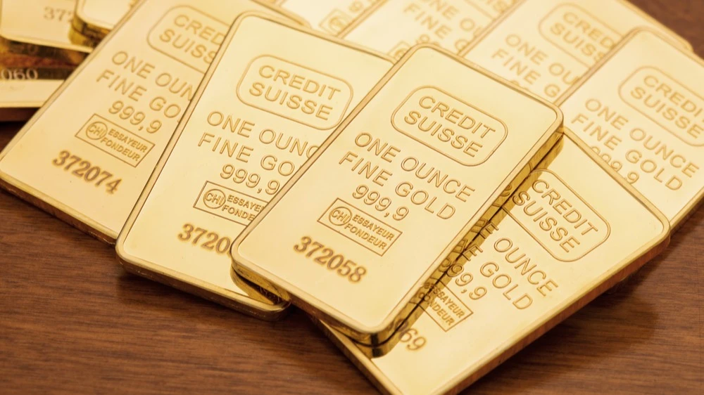 Deutsche Bank has lowered its gold price forecast by 22% / Photo: Ken Weinrich / Shutterstock