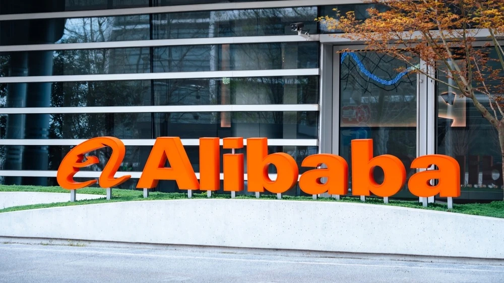 Alibaba подала в суд на Пентагон после включения в список компаний, сотрудничающих с военной промышленностью Китая / Фото: Shutterstock.com / VTT Studio