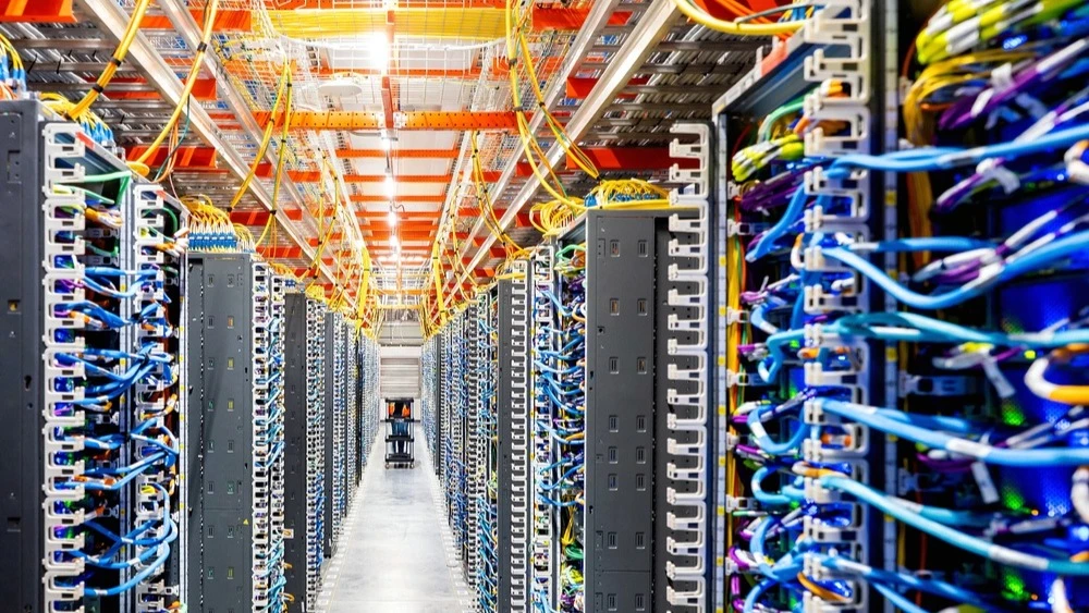 An investor believes that the AI market could trigger hidden write-downs at infrastructure companies / Photo: shutterstock.com