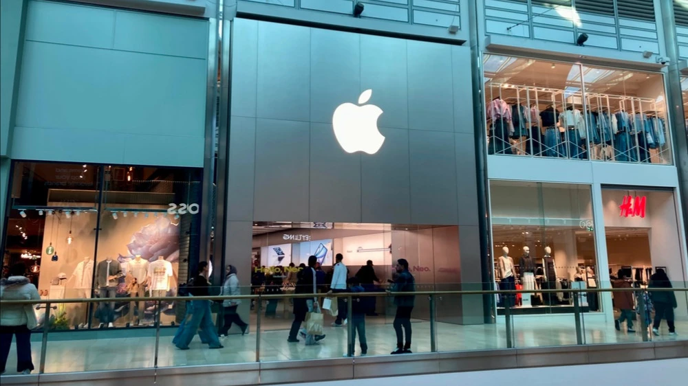 Prices for Apple devices have risen due to higher memory costs / Photo: Steve Travelguide / Shutterstock.com