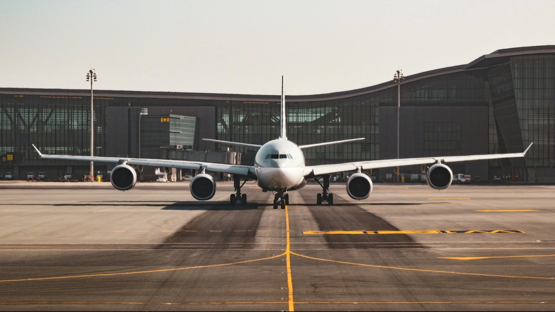 Europe Avoided an Aviation Fuel Shortage / Photo: Unsplash.com / Bao Menglong